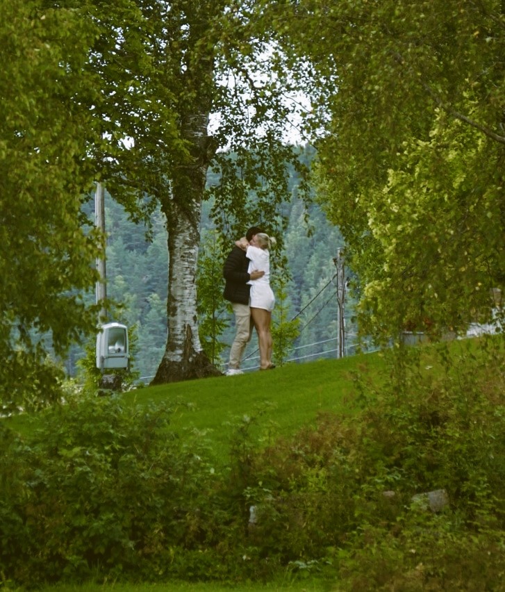 Frieriet 10.08.2024, ved Skoger gamle kirke og gården hvor Linda har vokst opp